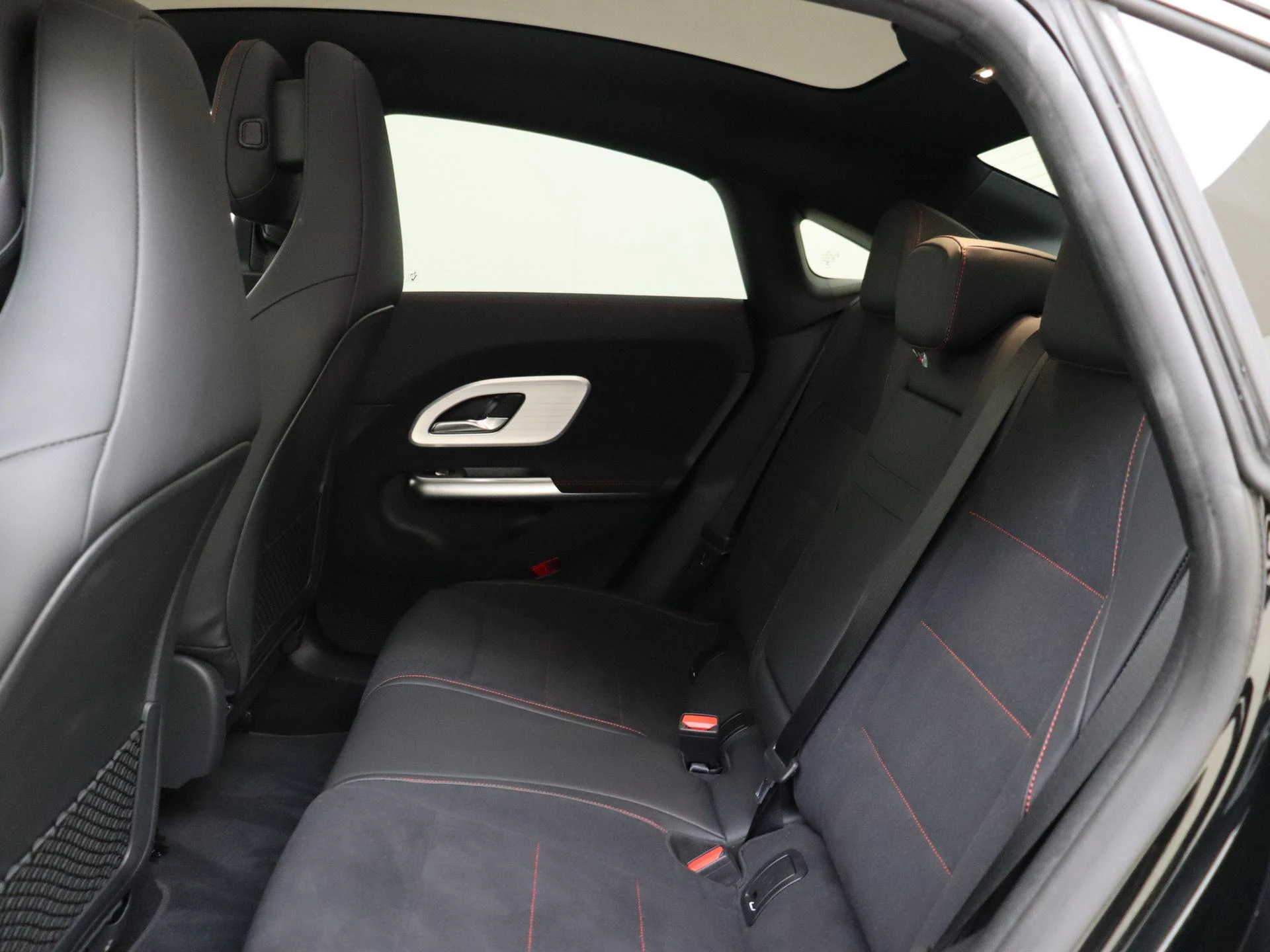 Mercedes-Benz-CLA-image-15