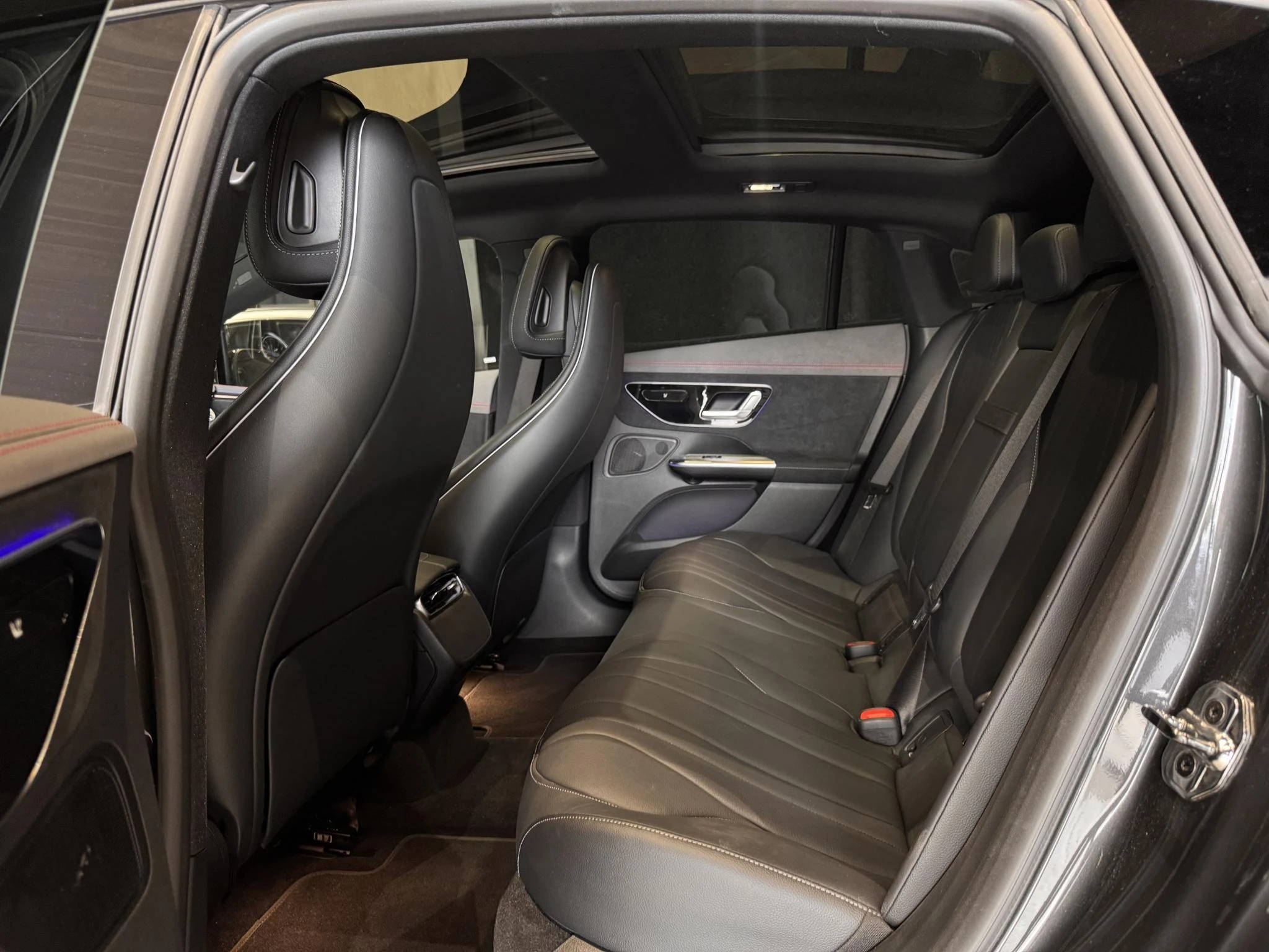Mercedes-Benz-EQE-image-19