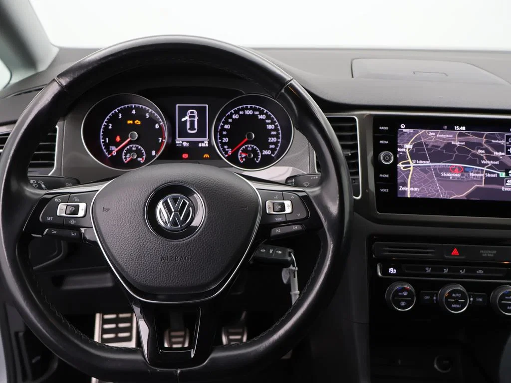 Volkswagen-Golf Sportsvan-image-14