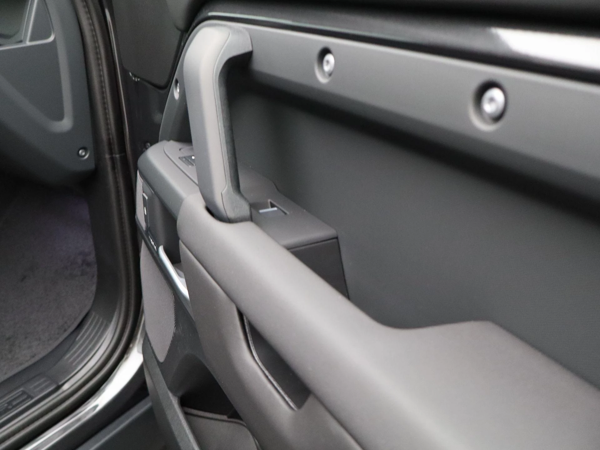 Land Rover Defender 2.0 P300e 110 X-Dynamic SE