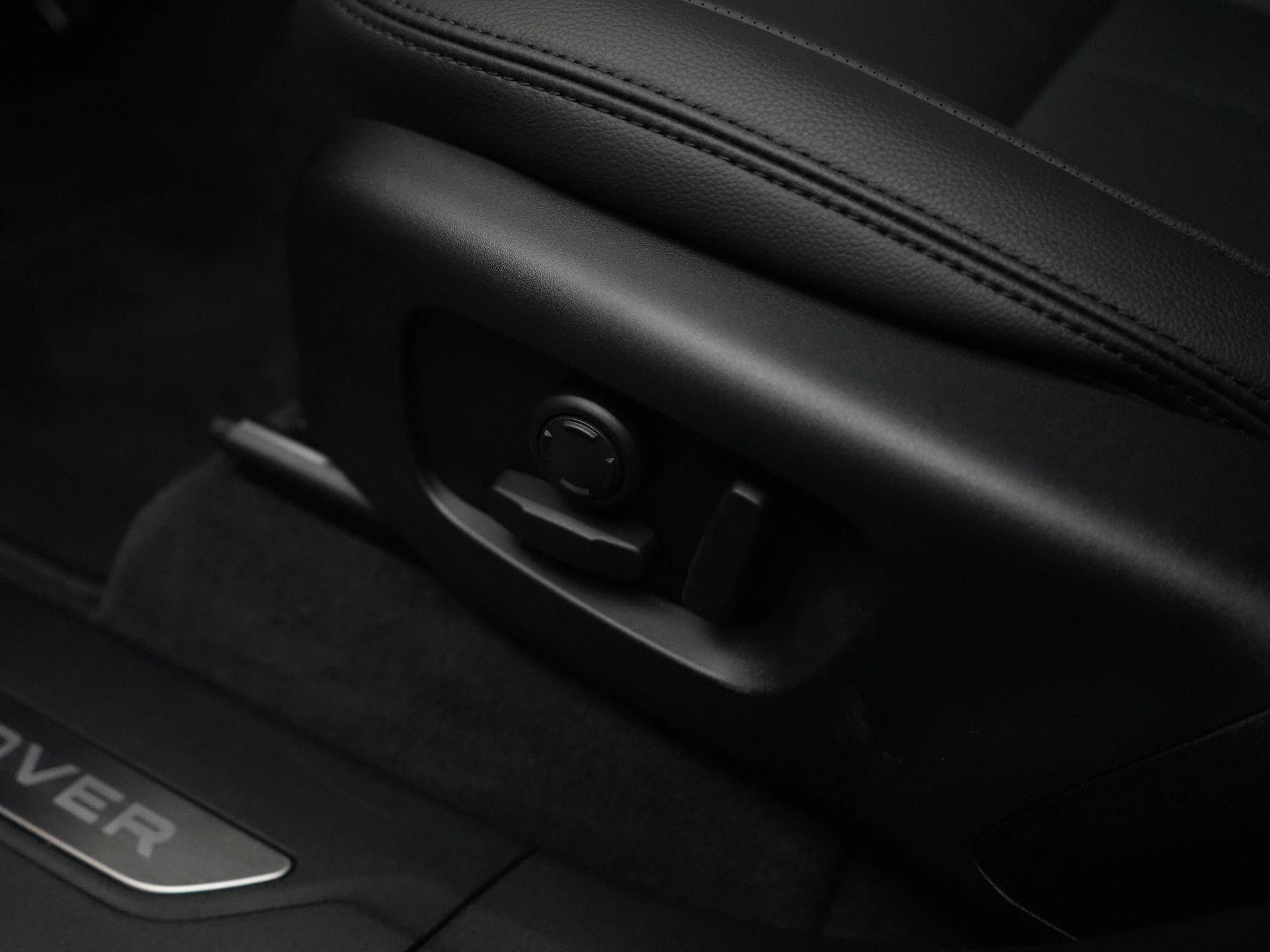 Land Rover-Range Rover Velar-image-37