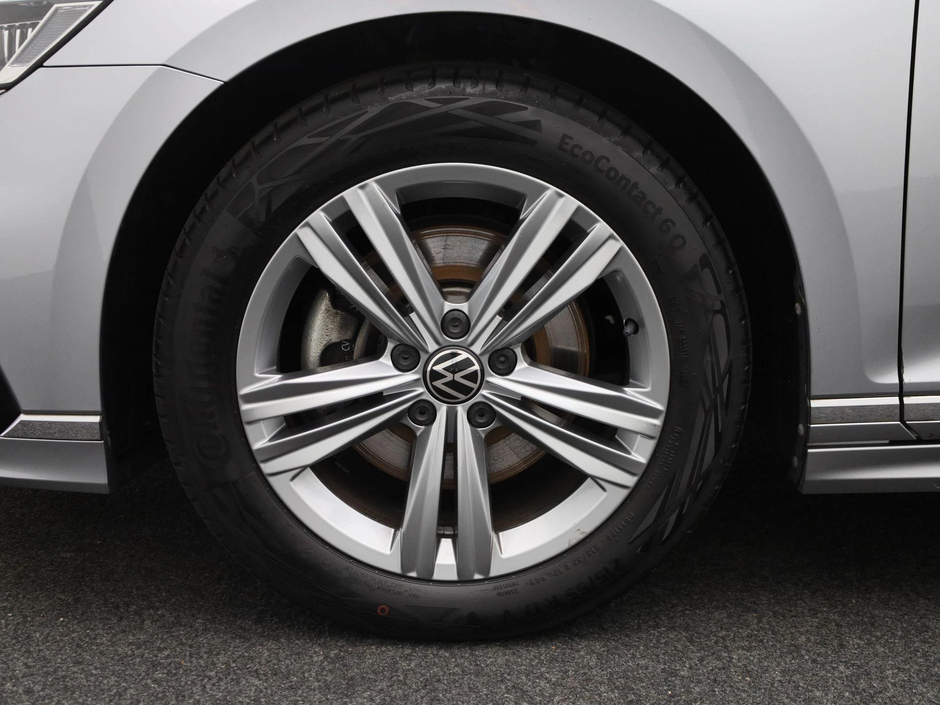 Volkswagen-Passat-image-13