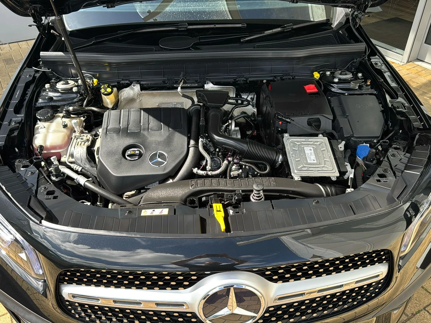Mercedes-Benz-GLB-image-13