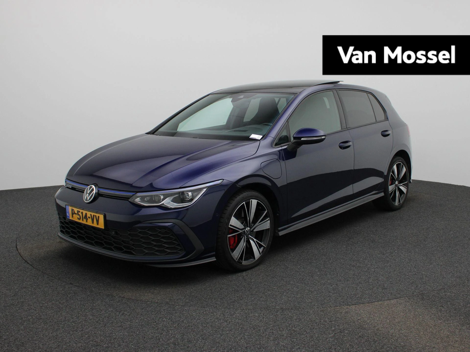 Volkswagen-Golf-image-0
