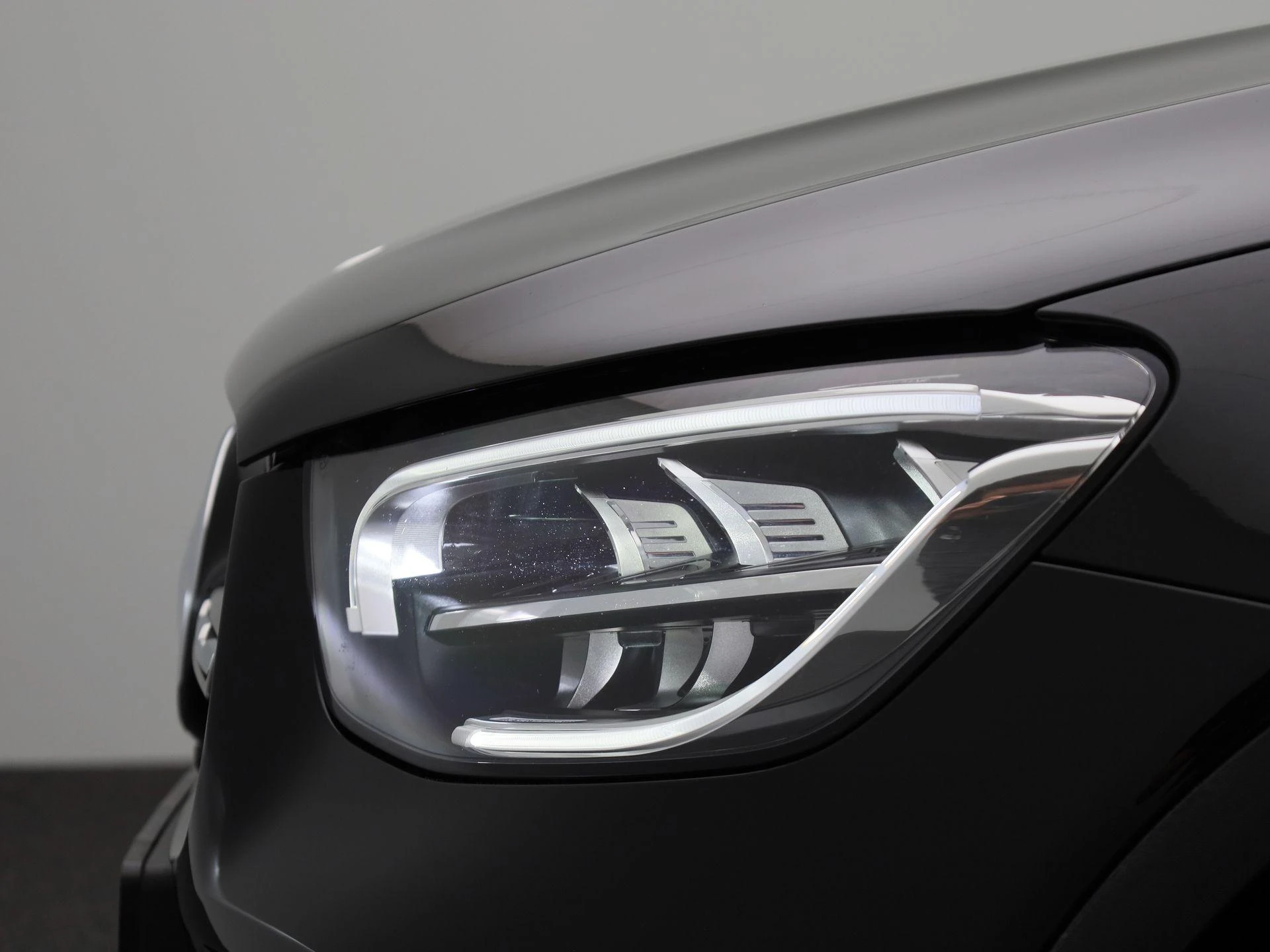 Mercedes-Benz-GLC-image-15