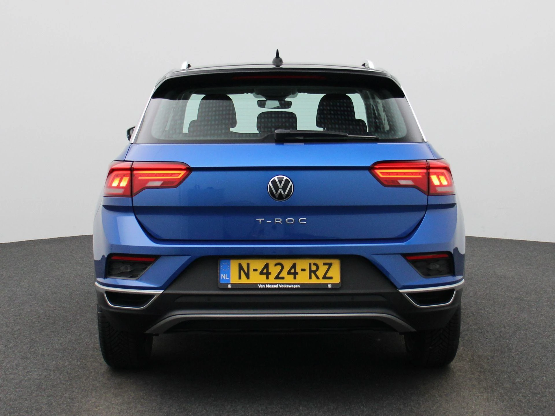 Volkswagen-T-Roc-image-4