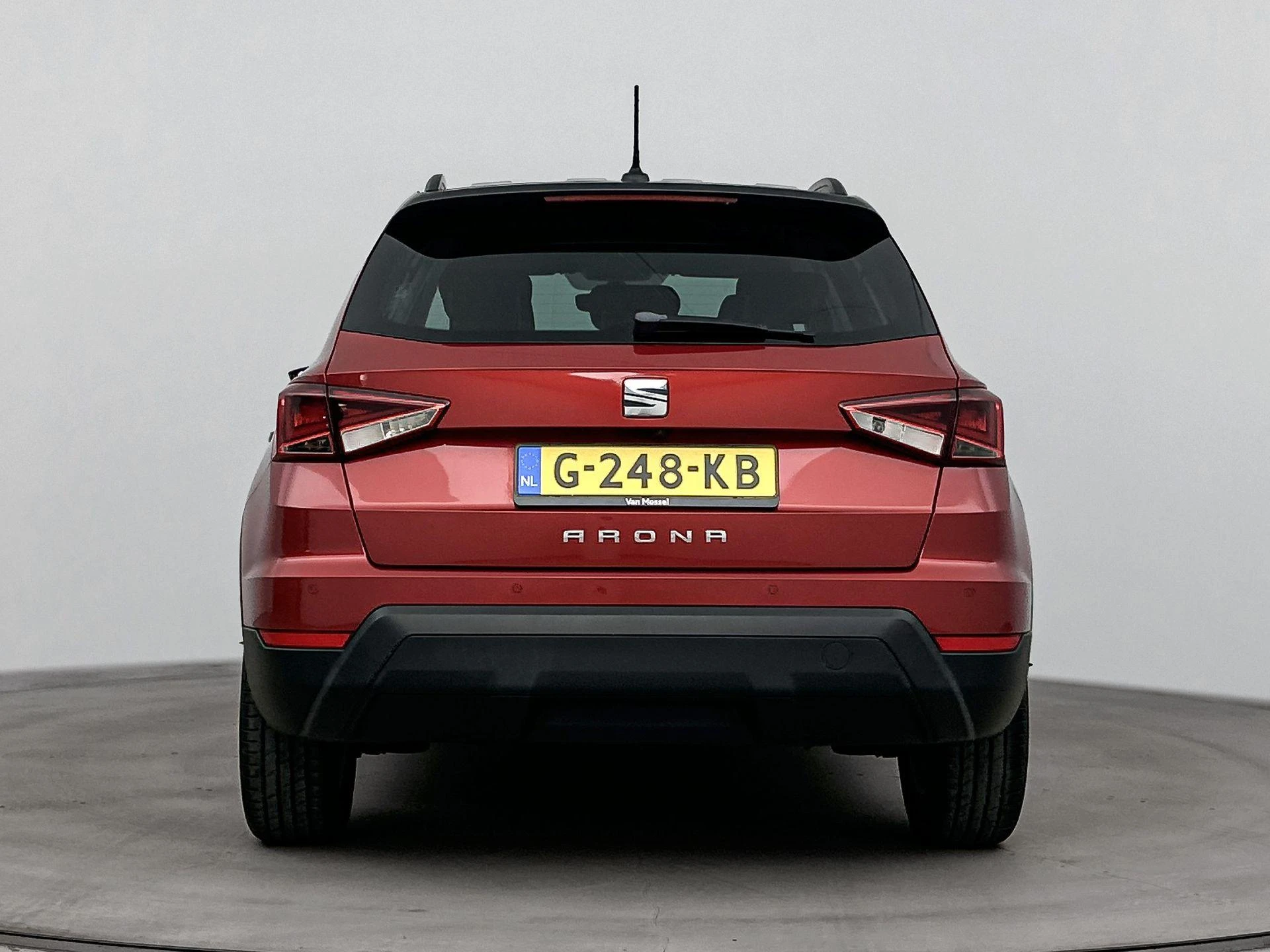 SEAT-Arona-image-2