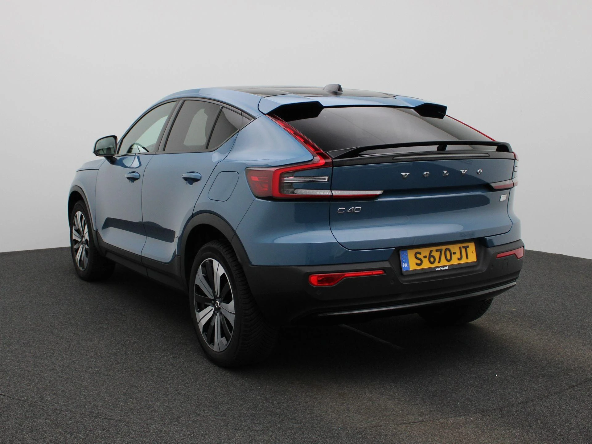 Volvo-C40-image-1