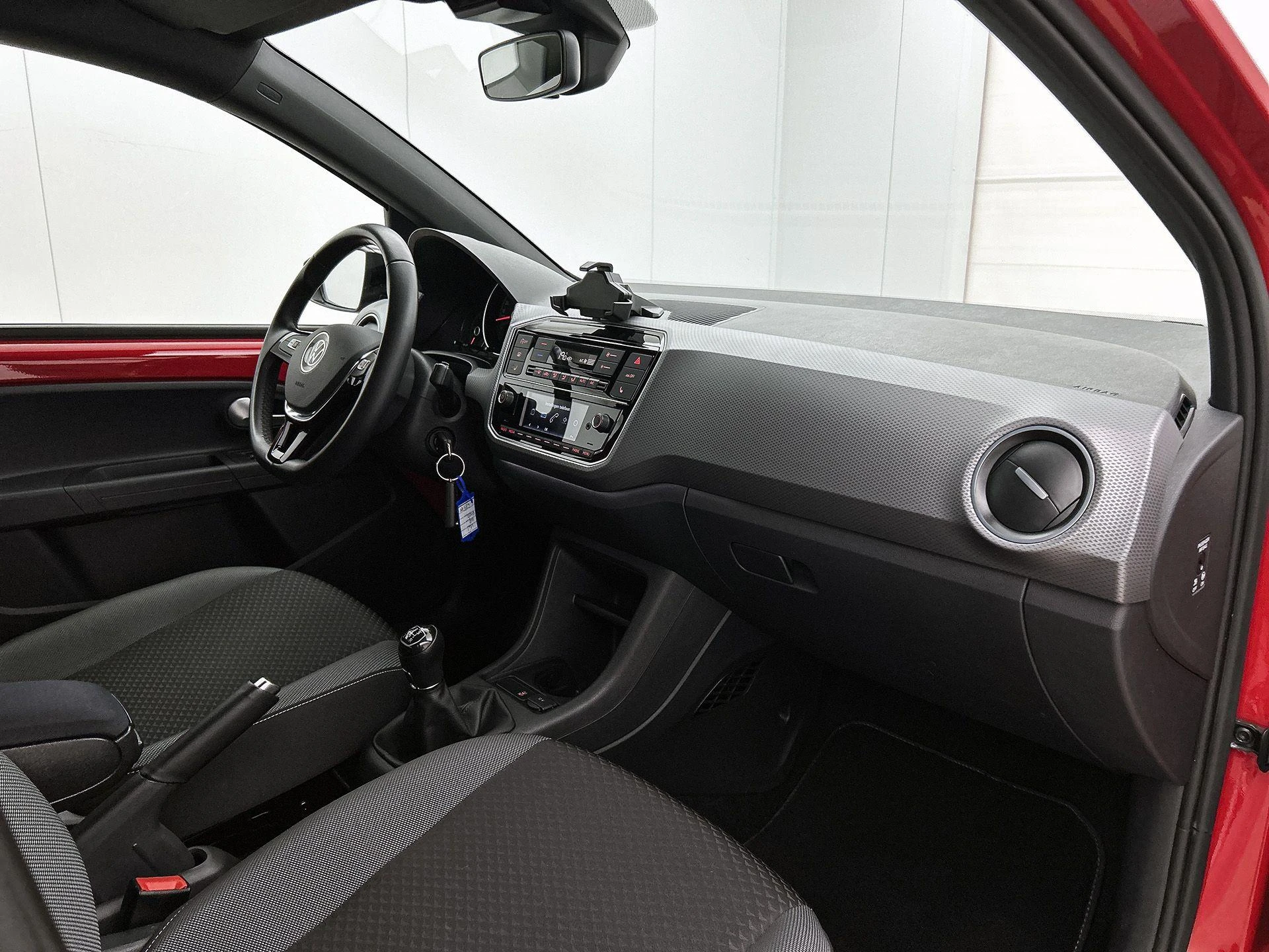 Volkswagen-up!-image-16