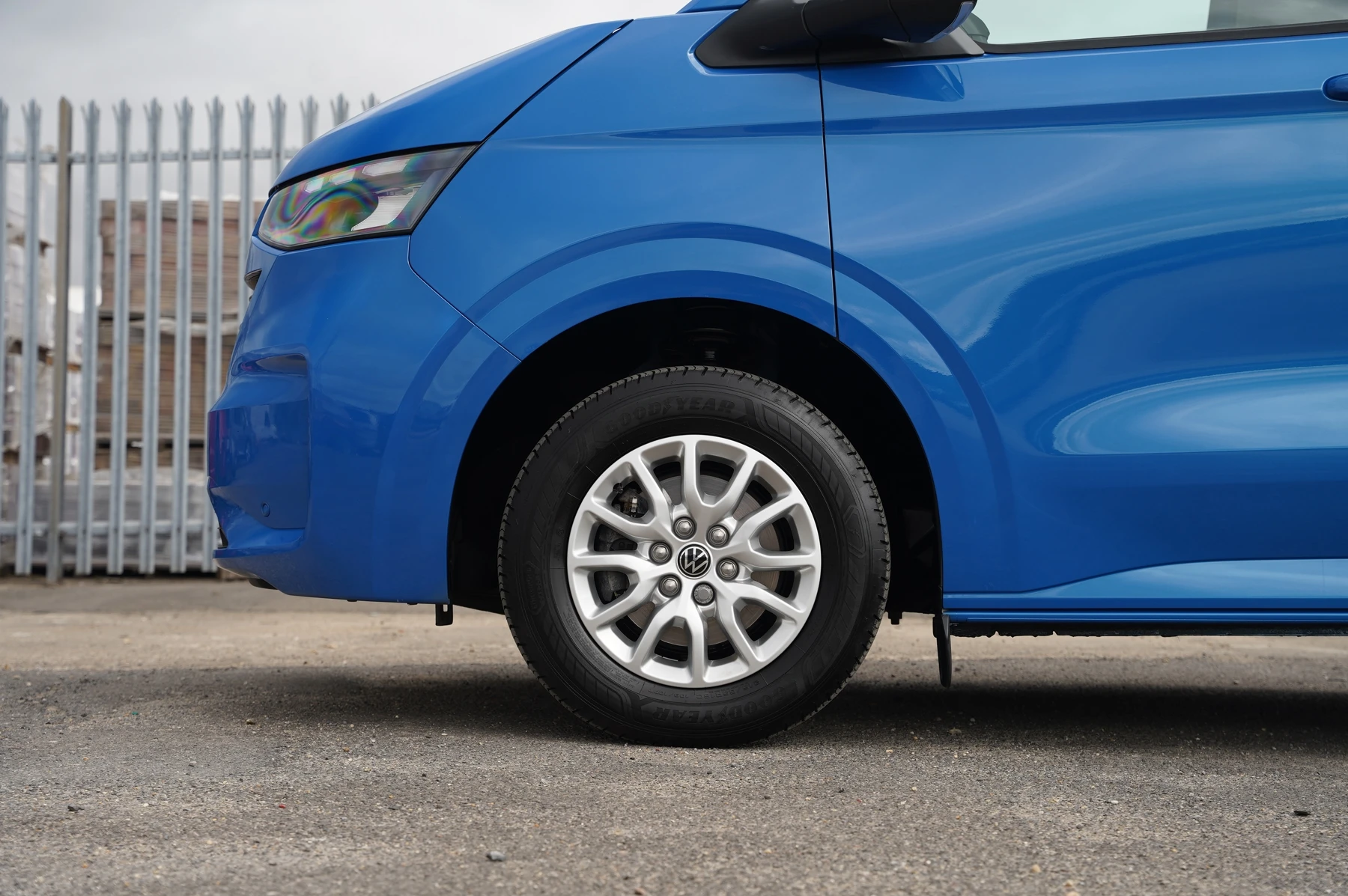 Volkswagen-Transporter-image-4