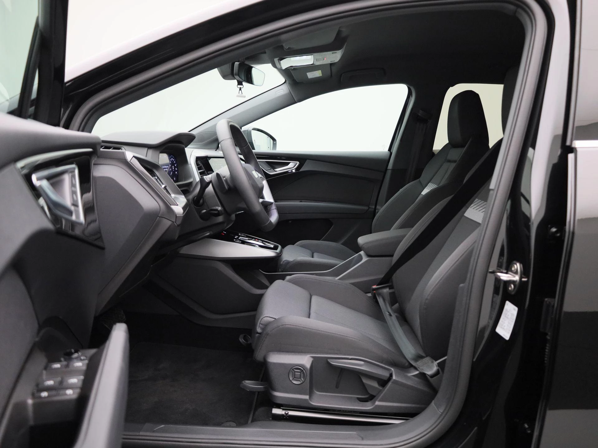 Audi-Q4 e-tron-image-10