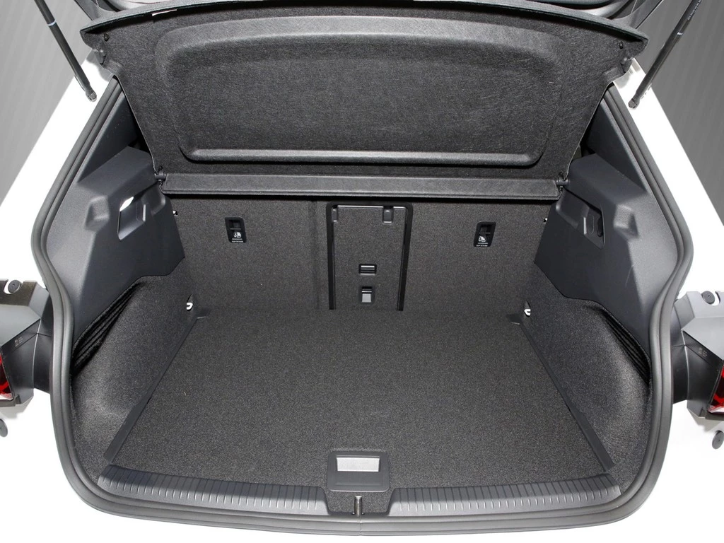 CUPRA Born VZ UPE 61.240 PilotL HUD TechM Skyline Roof