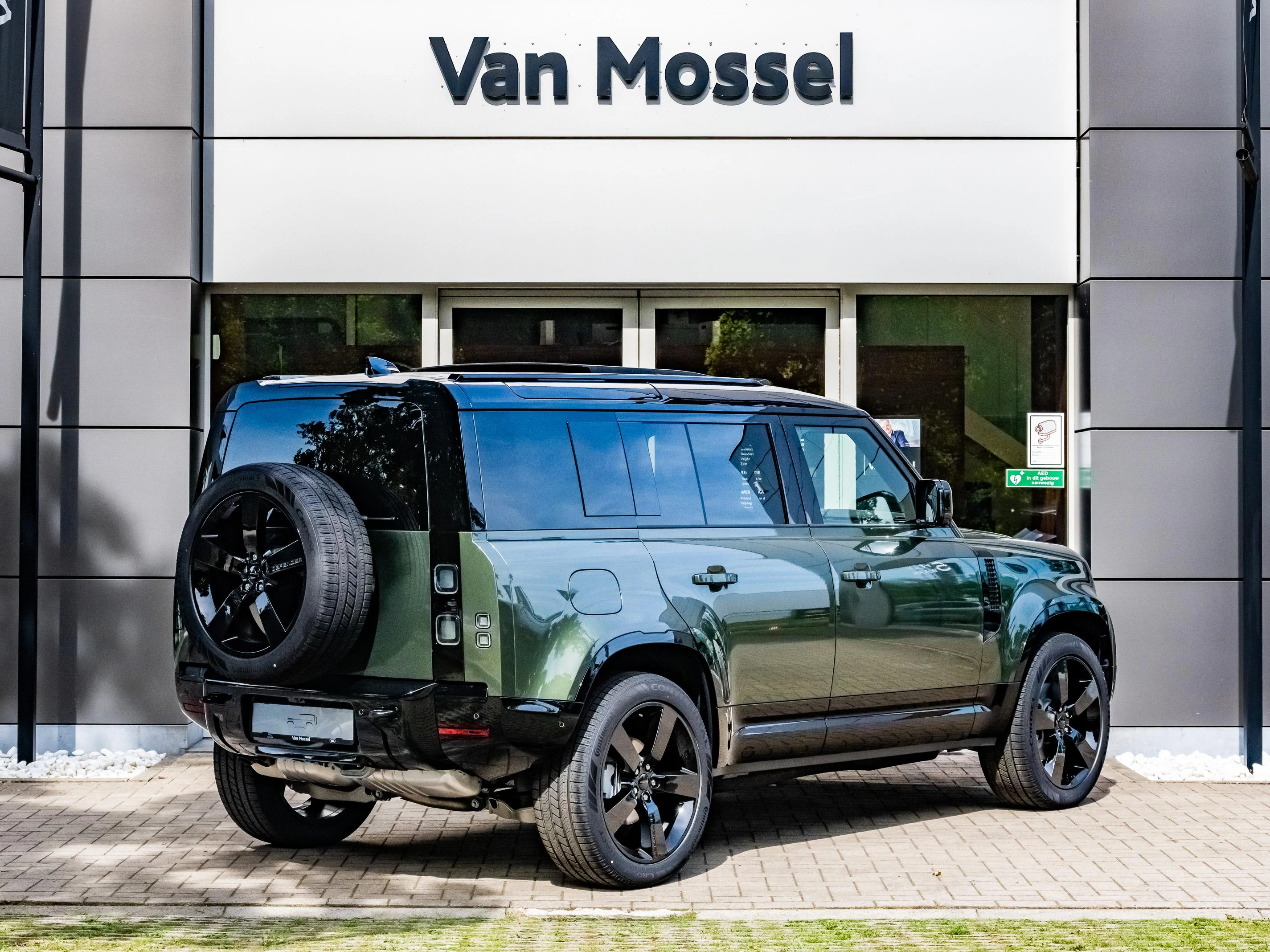 Land Rover Defender D250 X-Dynamic SE