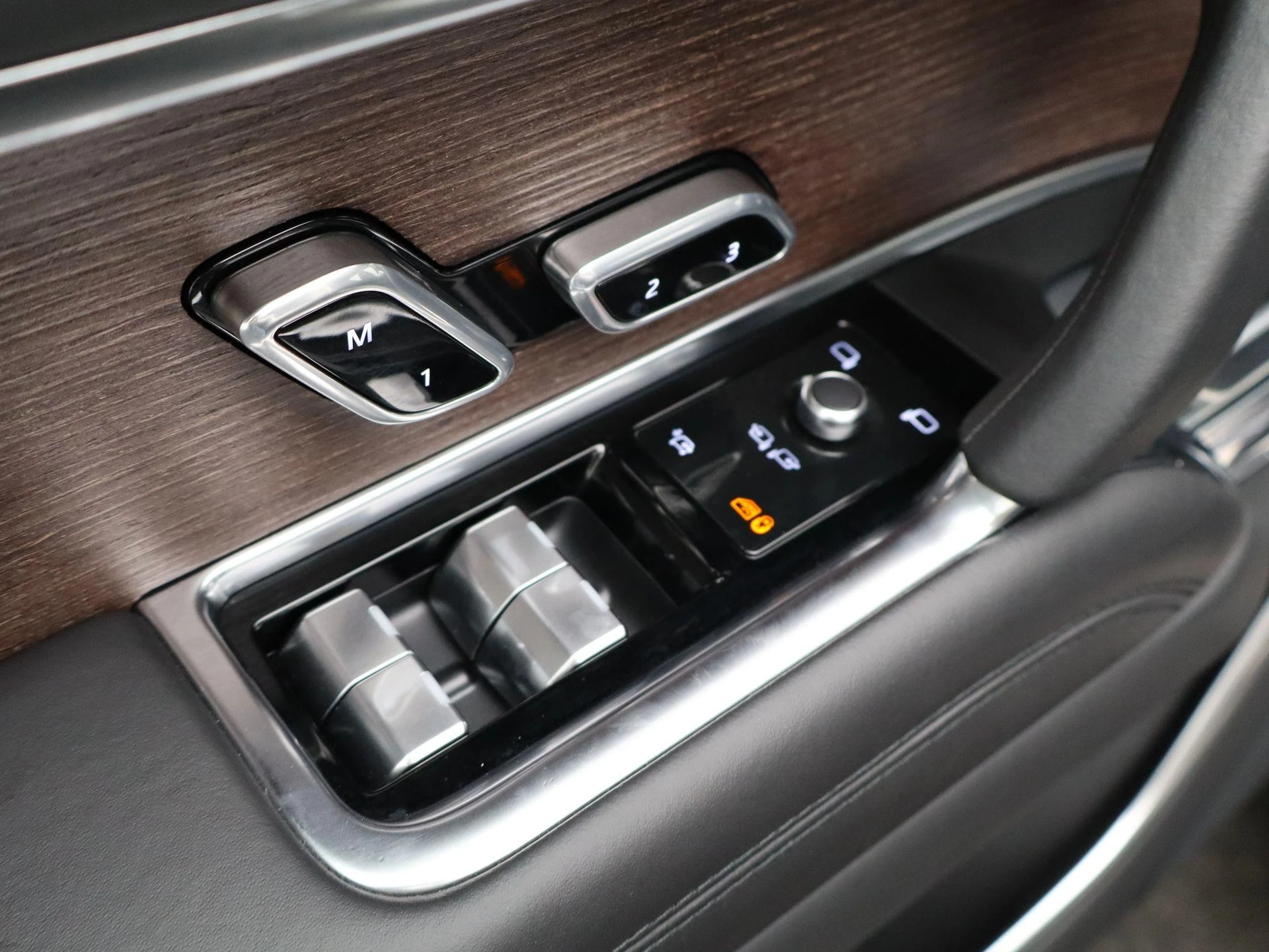 Land Rover-Range Rover-image-26
