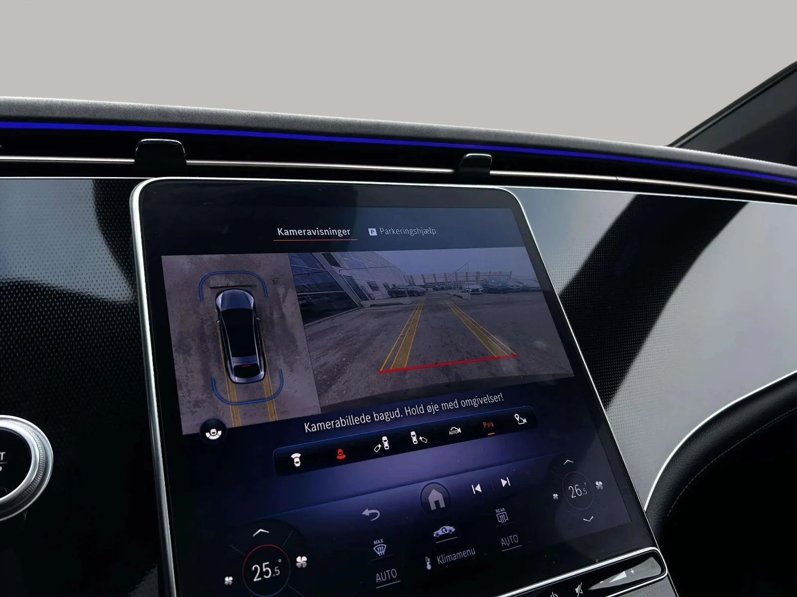 Mercedes-Benz-EQS-image-20