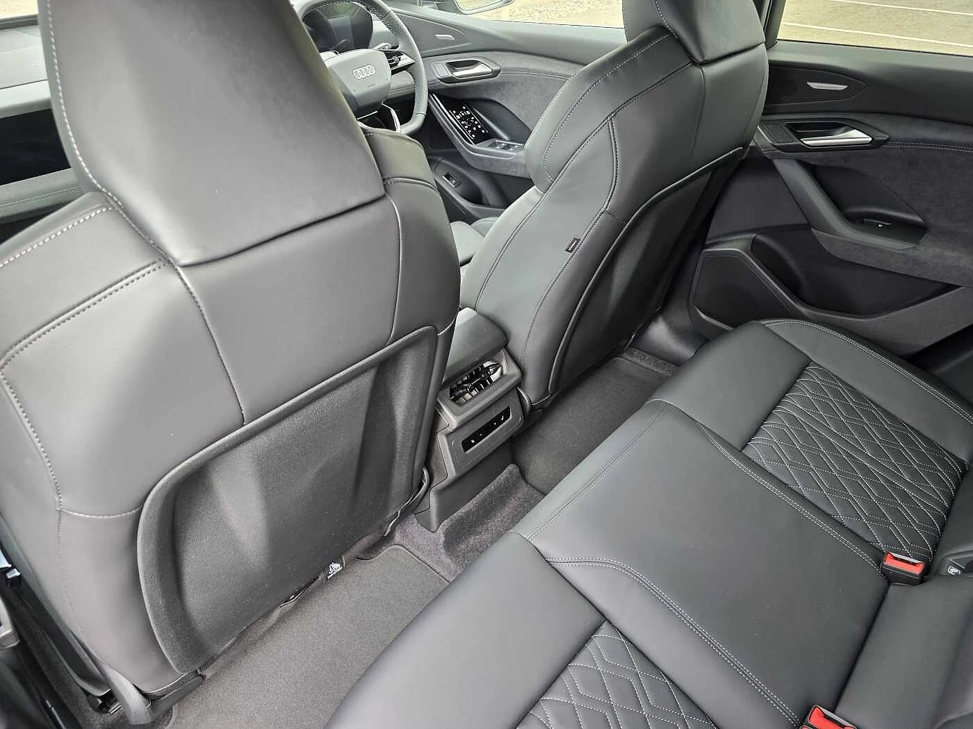 Audi-SQ6 e-tron-image-44