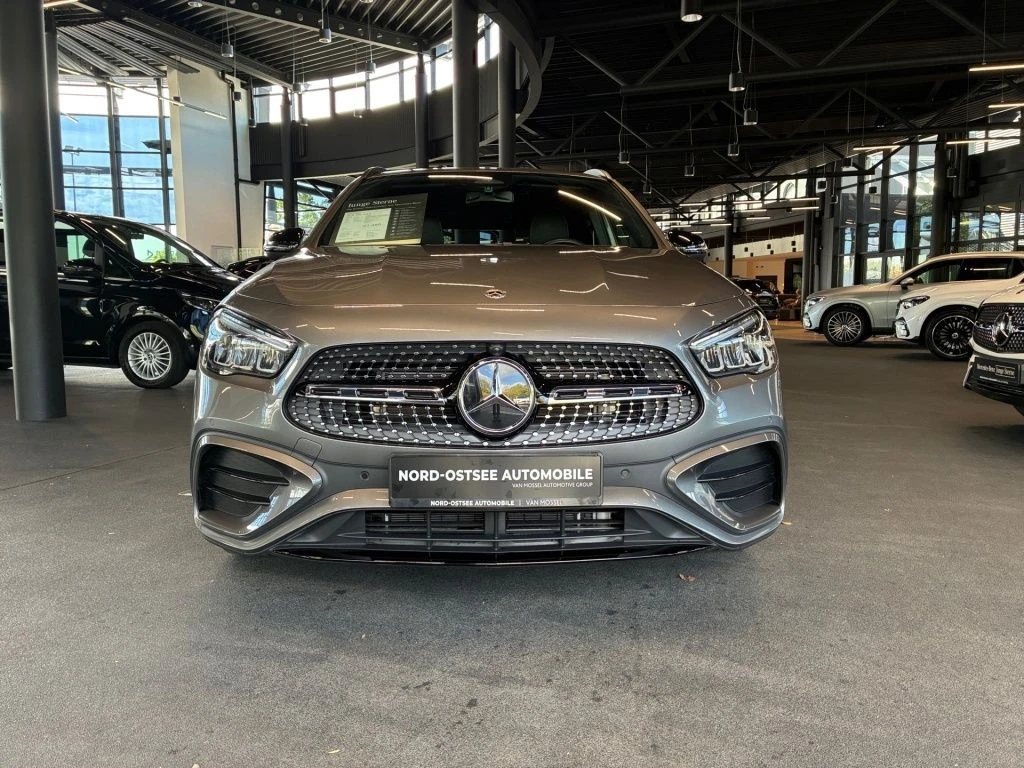 Mercedes-Benz-GLA 200-image-18
