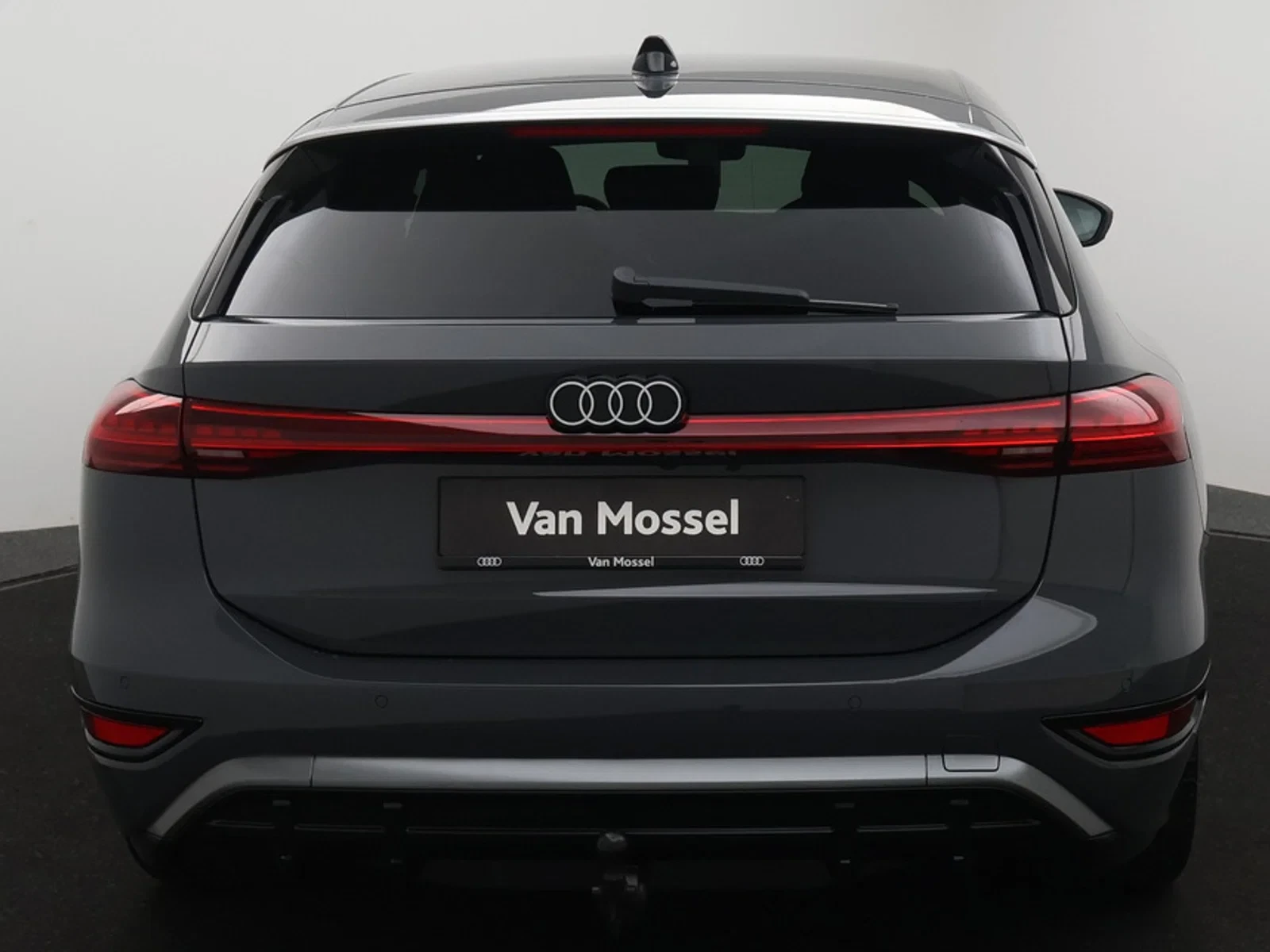 Audi-A6 Avant e-tron-image-3