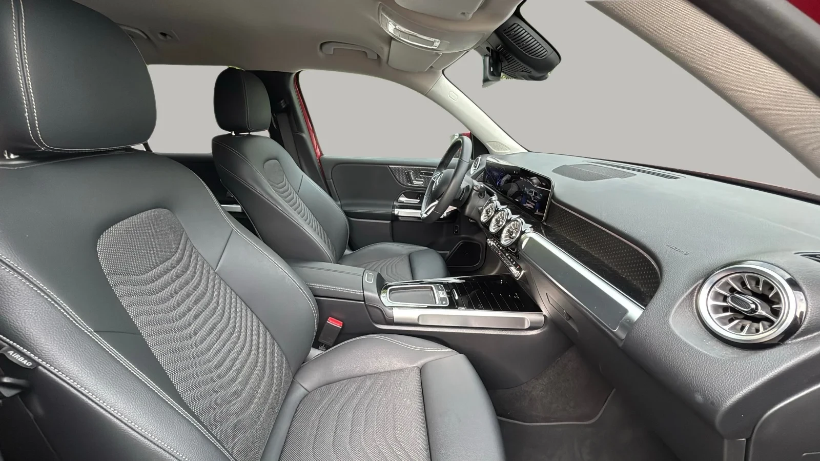 Mercedes-Benz-EQB-image-9