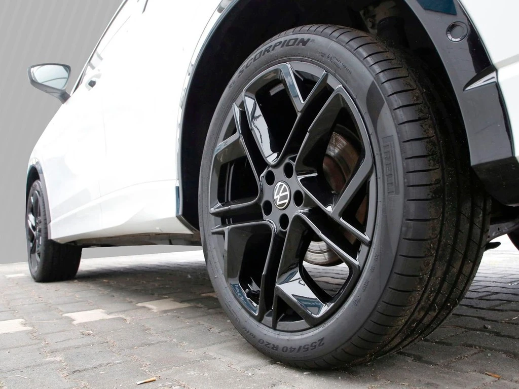 Volkswagen-Tiguan-image-4