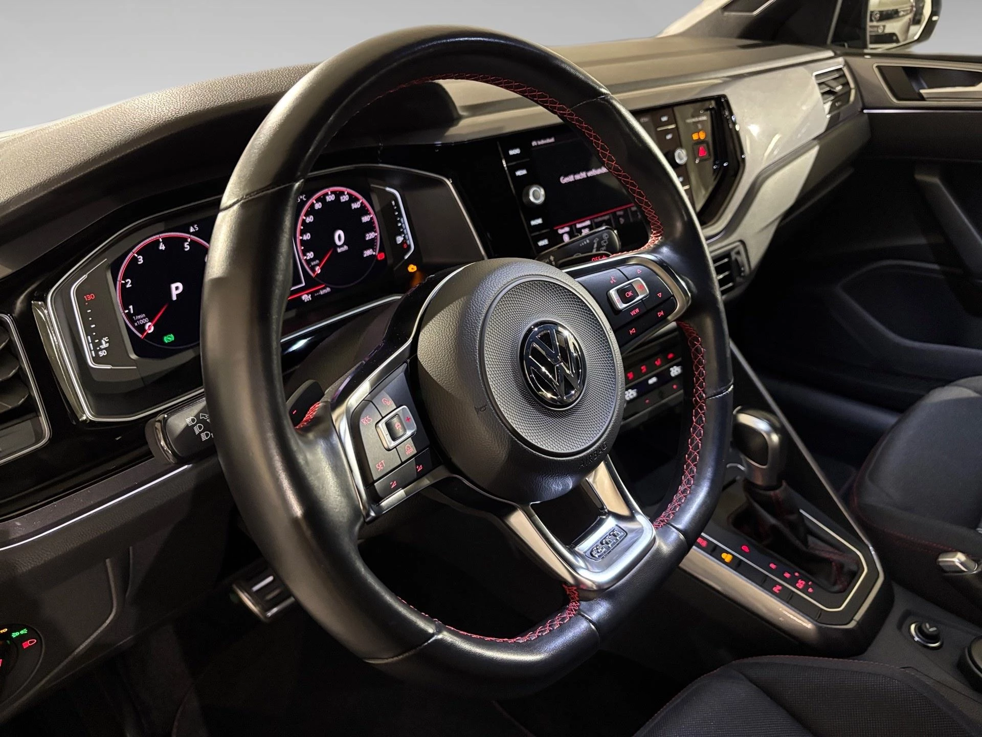 Volkswagen-Polo-image-6