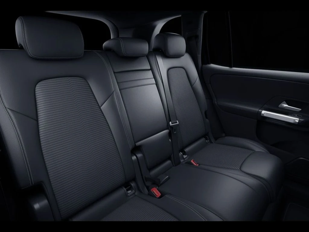 Mercedes-Benz-GLB 200-image-11