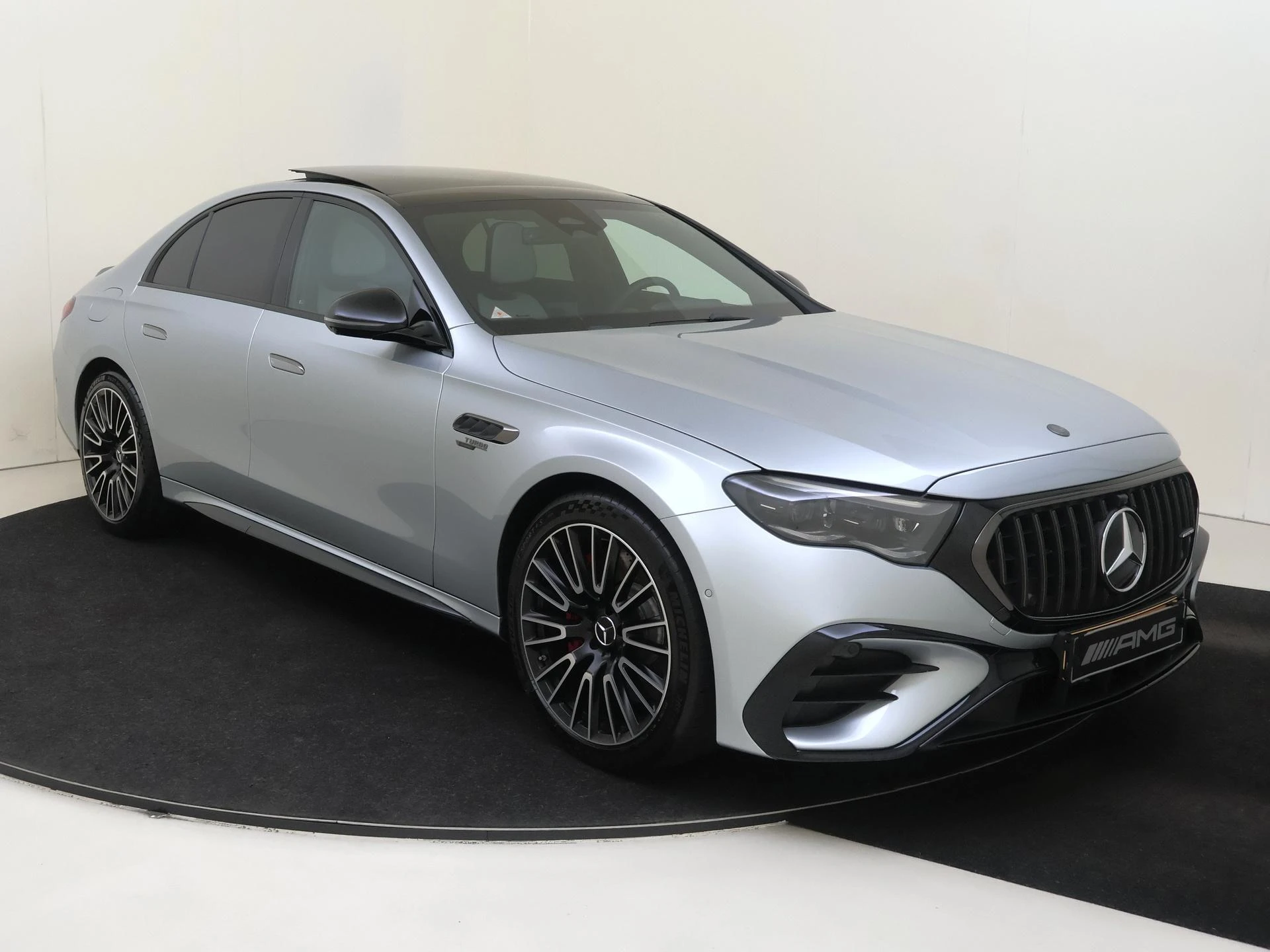 Mercedes-Benz-E-Klasse-image-1