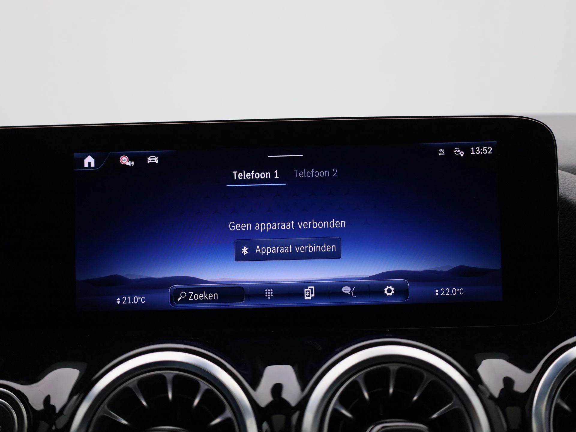 Mercedes-Benz-GLA-image-23