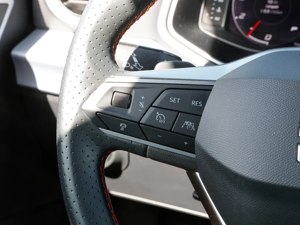 SEAT-Arona-image-13