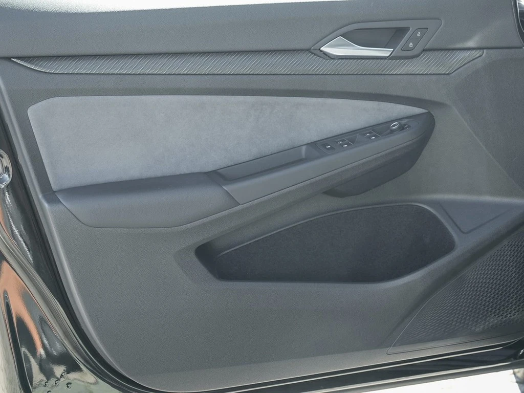 Volkswagen-Golf-image-17