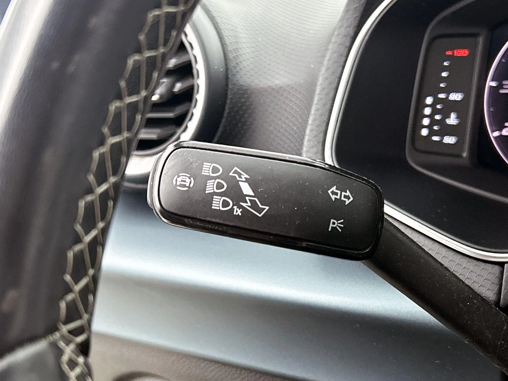 SEAT-Arona-image-9