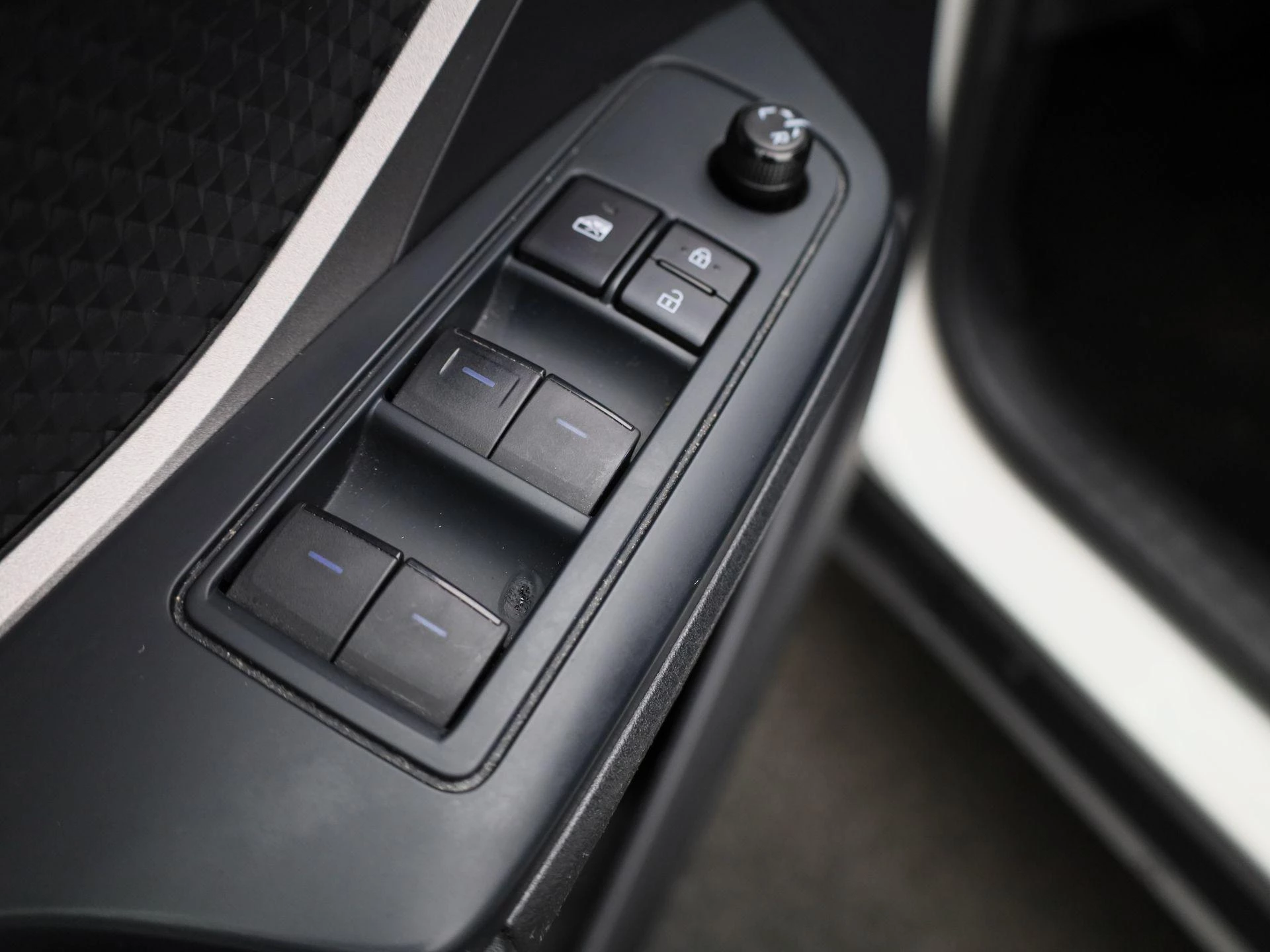 Toyota-C-HR-image-24