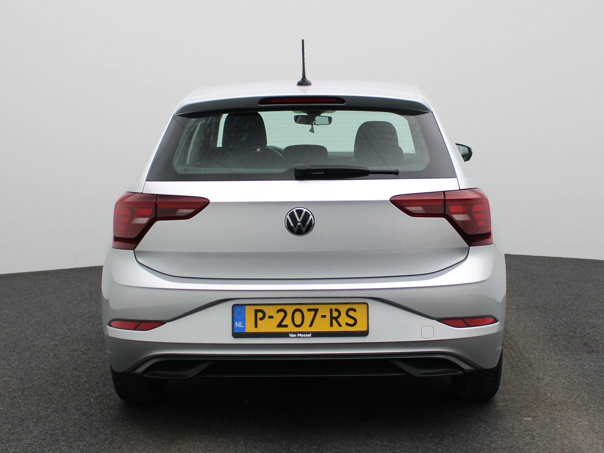 Volkswagen-Polo-image-4