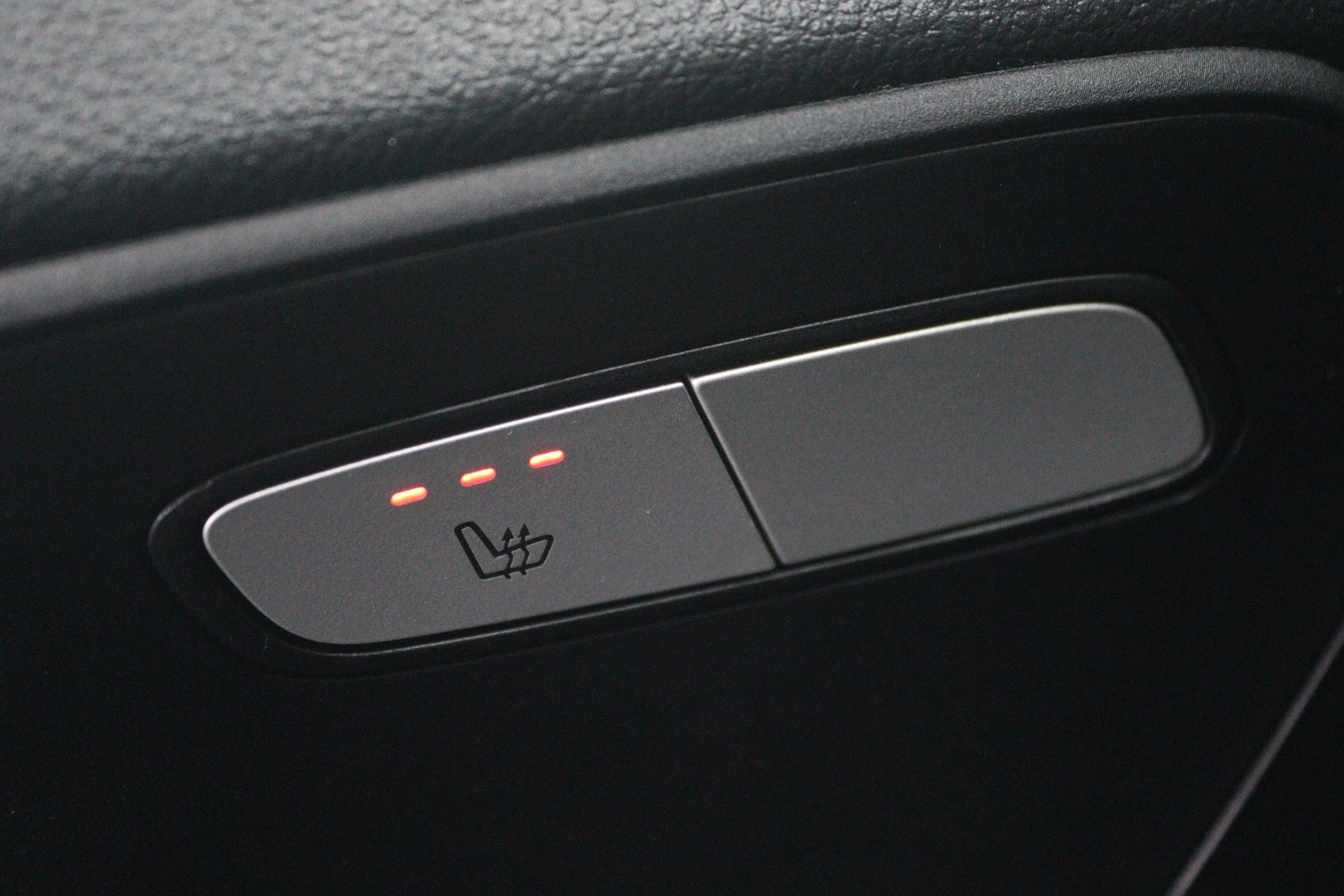 Mercedes-Benz-Vito-image-16