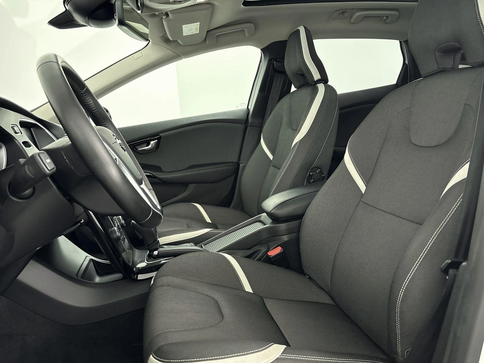 Volvo-V40-image-18