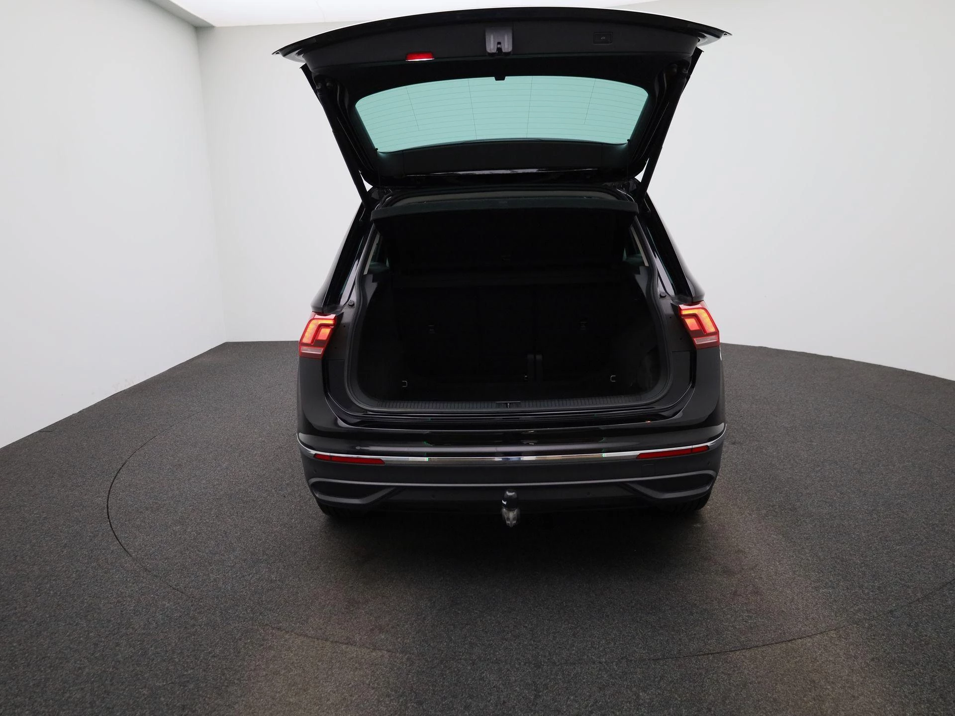 Volkswagen-Tiguan-image-11