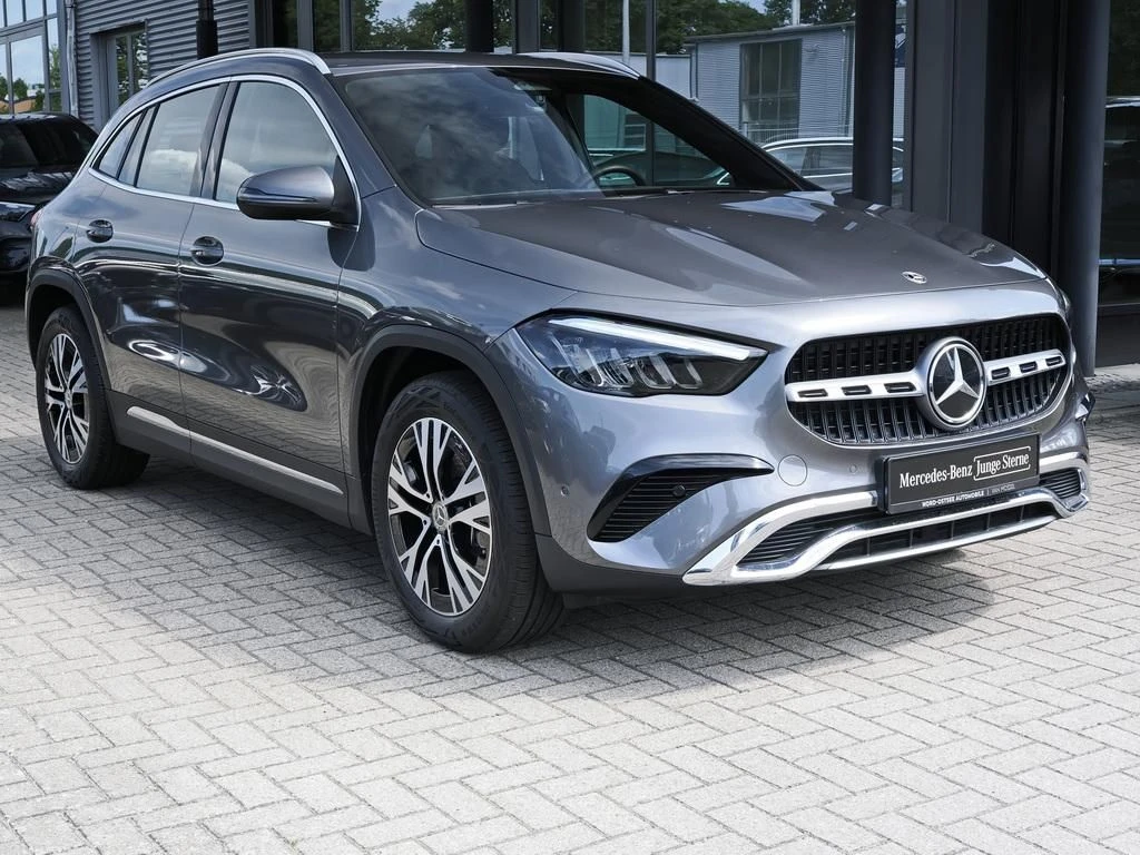 Mercedes-Benz-GLA 200 d-image-4