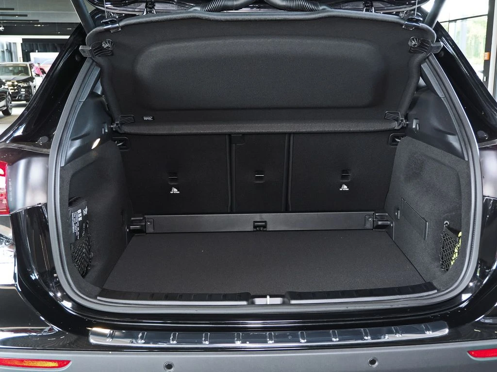 Mercedes-Benz-GLA 180 d-image-13