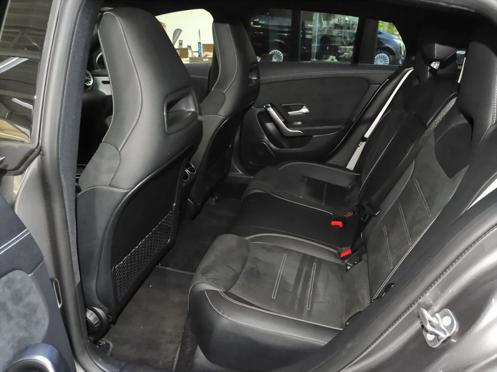 Mercedes-Benz-CLA 200 d-image-11