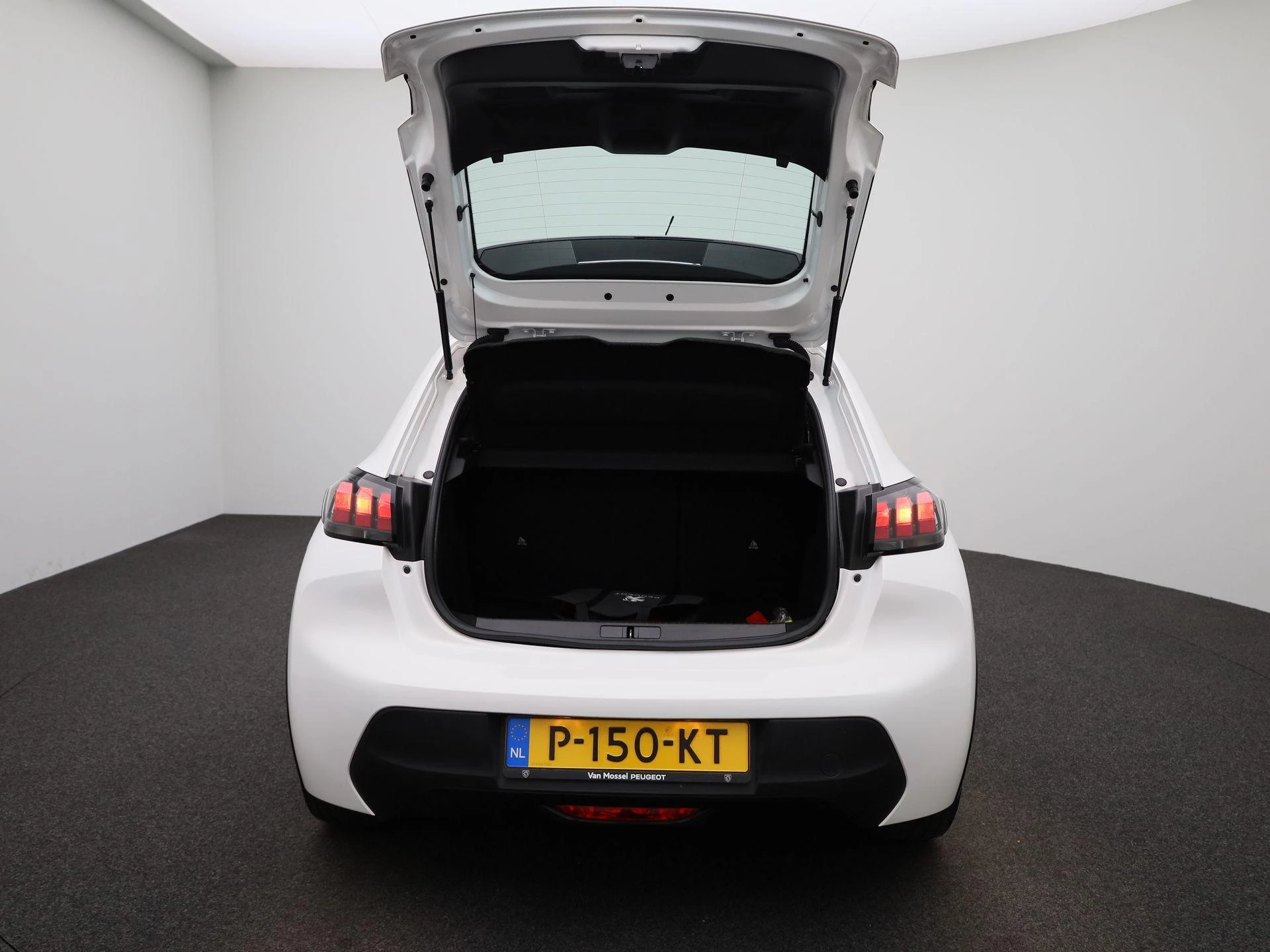 Peugeot-e-208-image-10