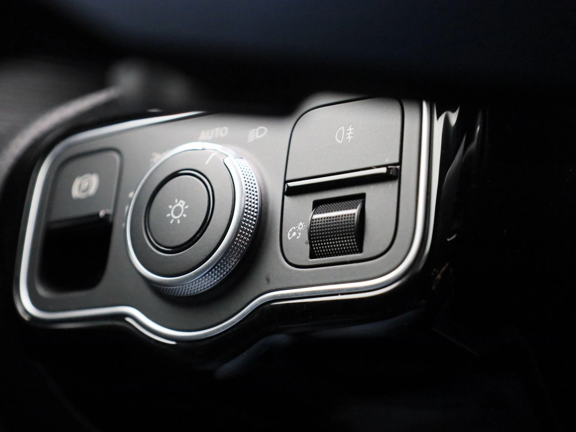 Mercedes-Benz-CLA-image-21