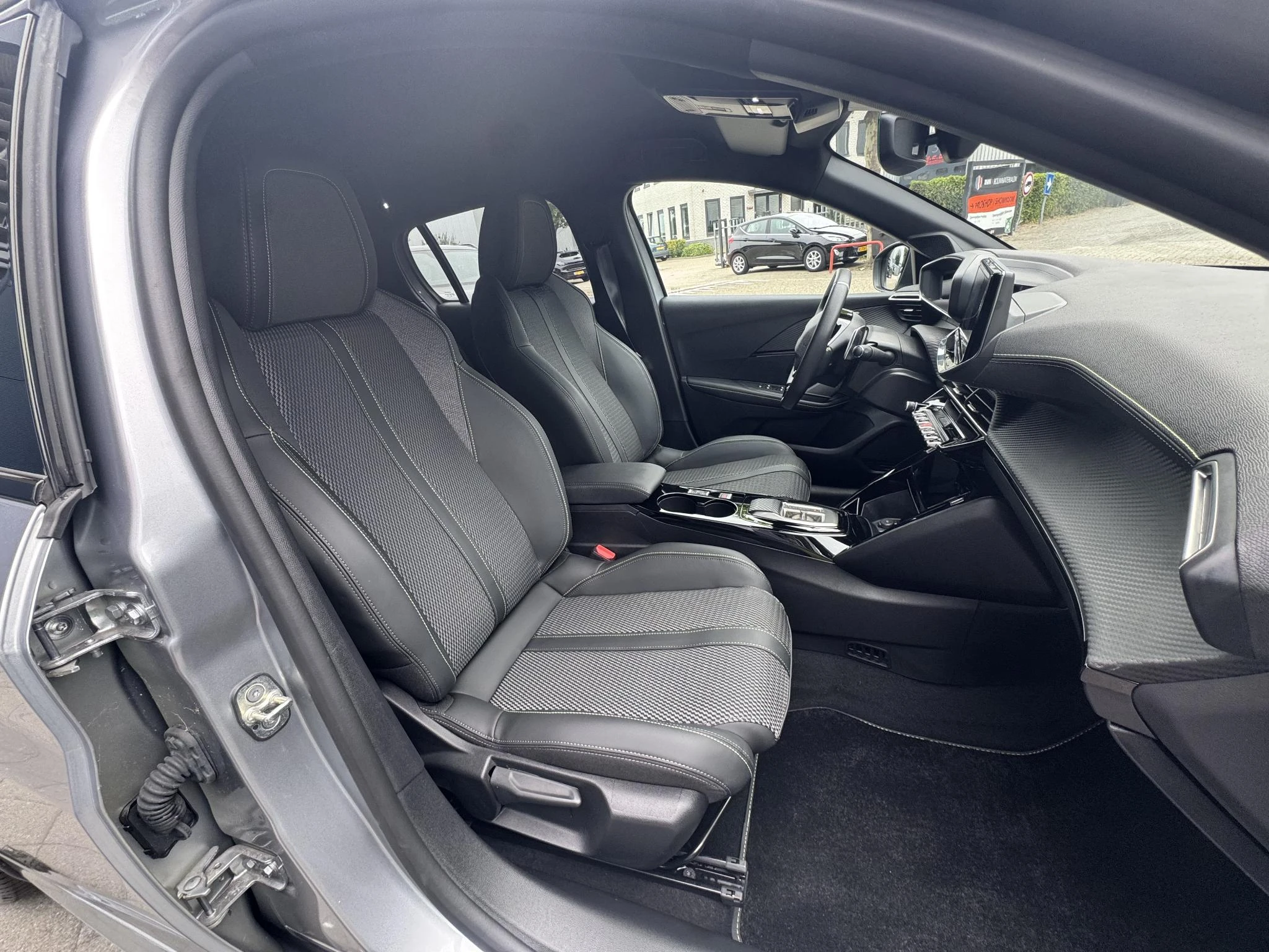 Peugeot-208-image-15