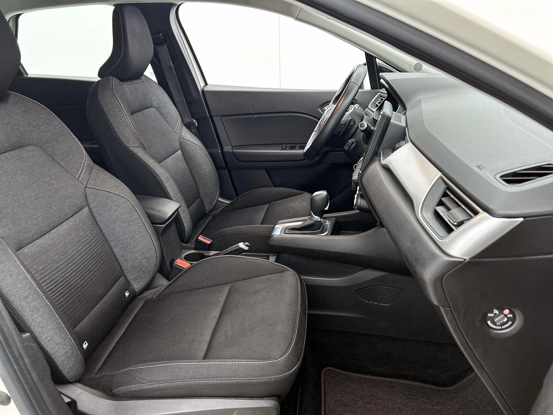 Renault-Captur-image-37