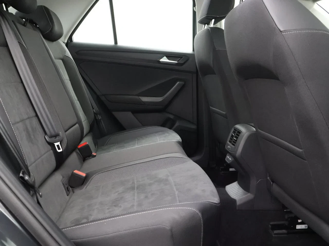 Volkswagen-T-Roc-image-3
