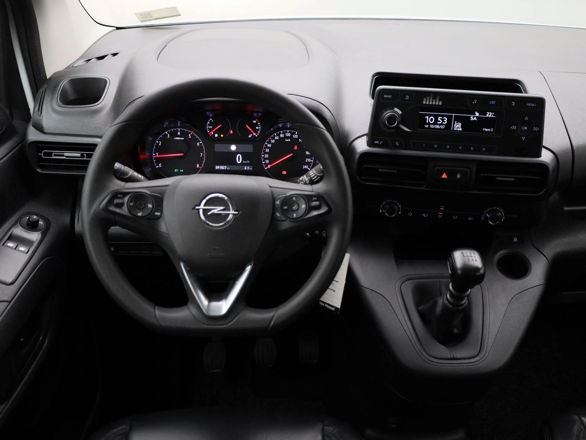 Opel-Combo Life-image-6