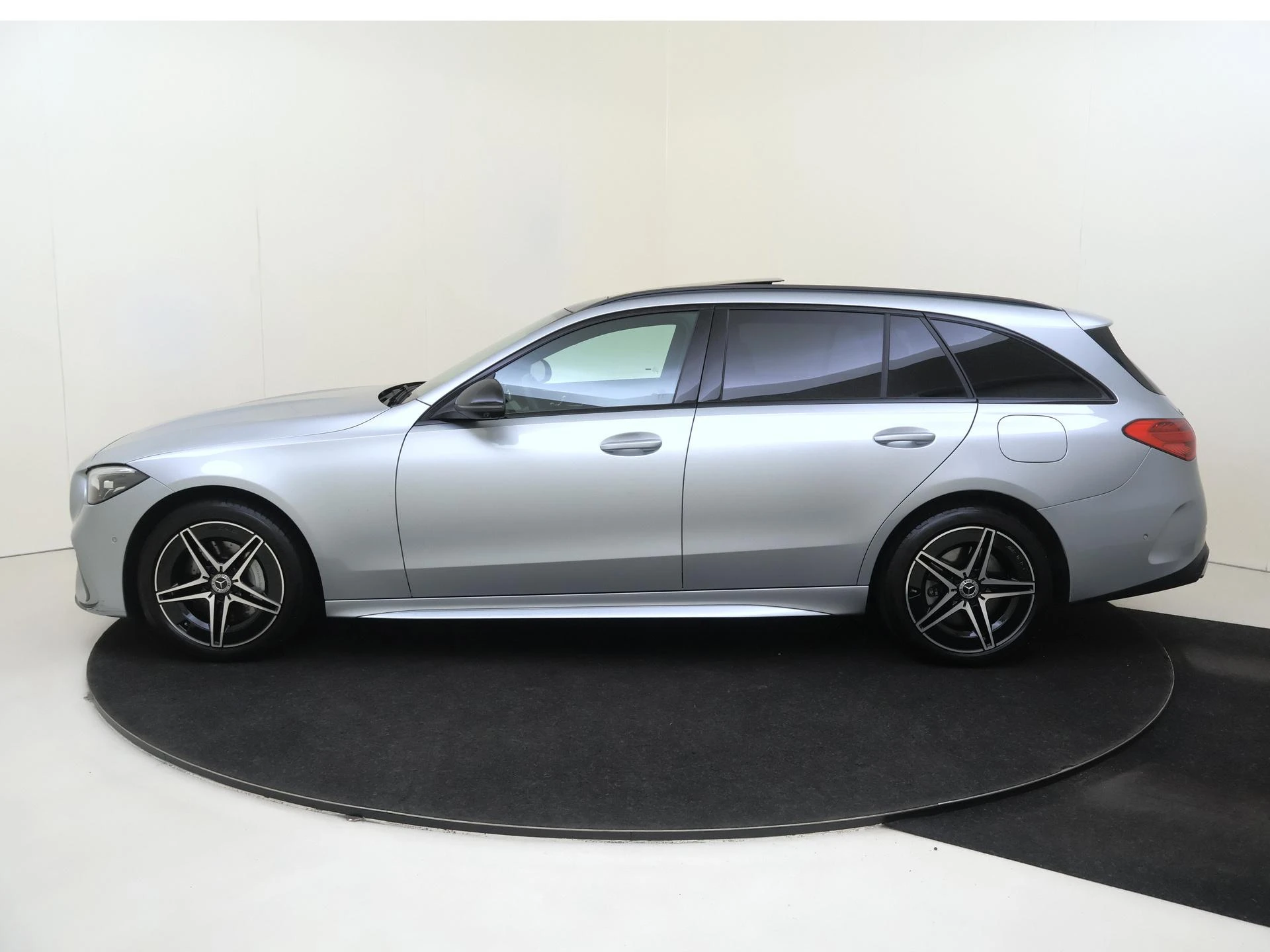 Mercedes-Benz-C-Klasse-image-7