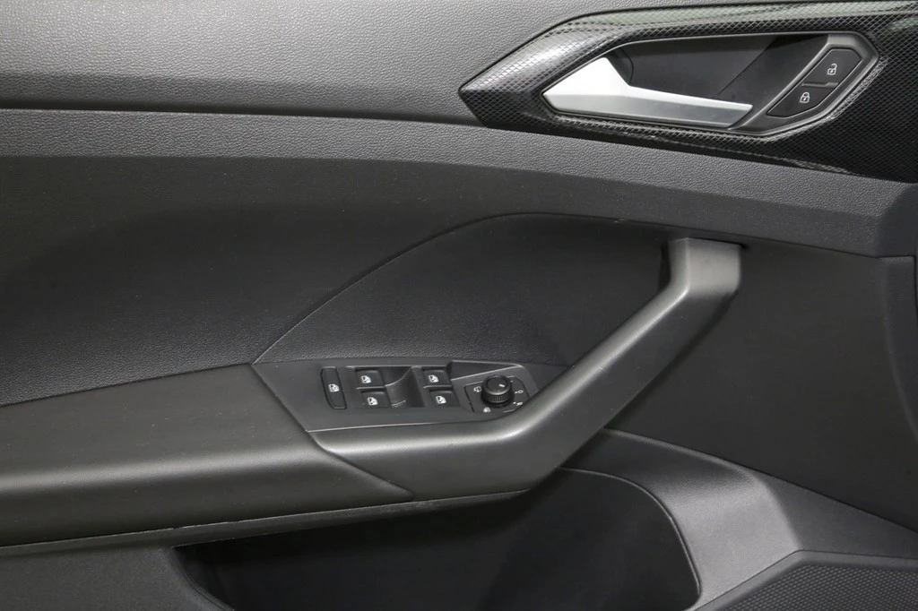 Volkswagen-T-Cross-image-15