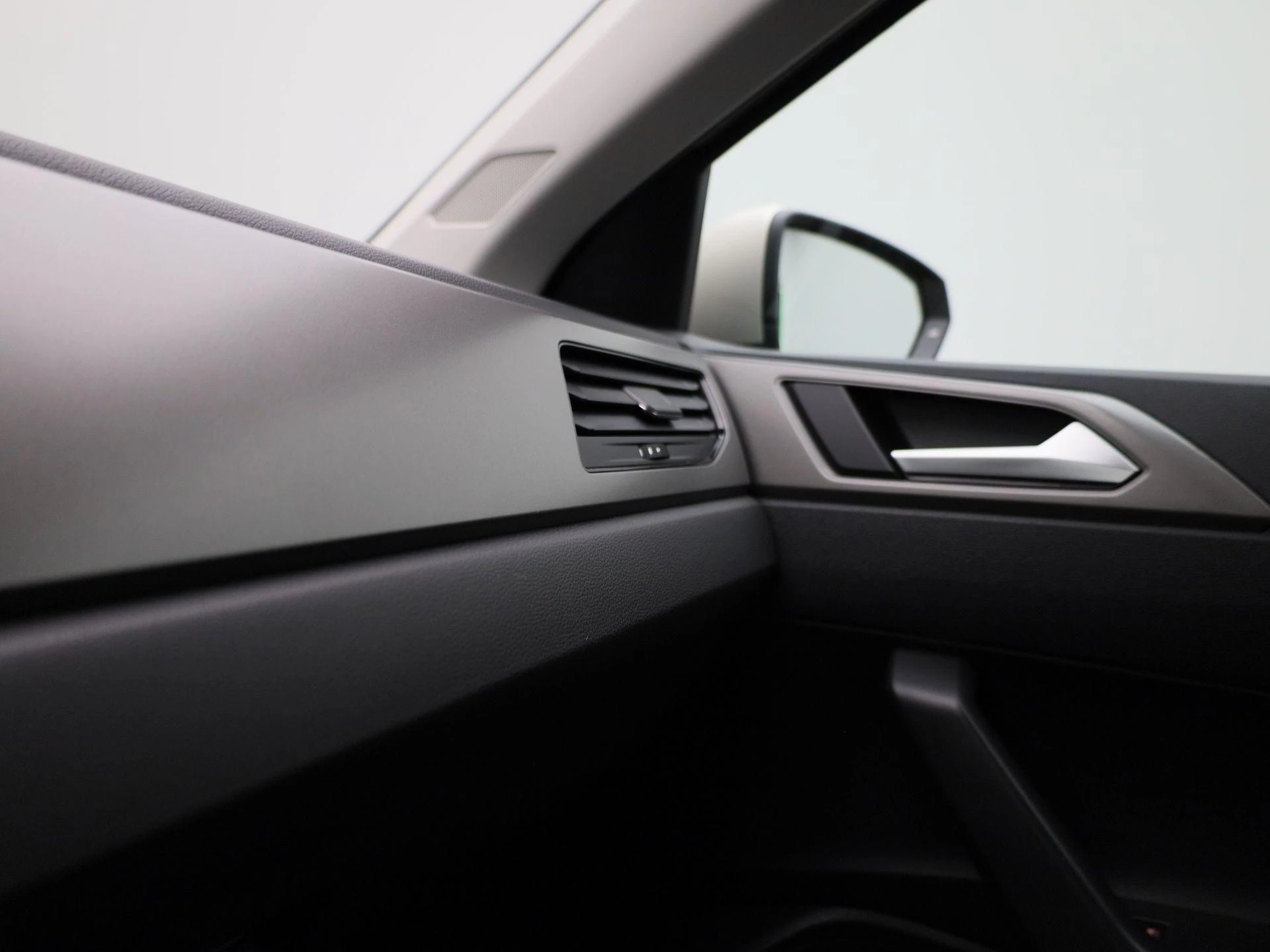 Volkswagen-Polo-image-22