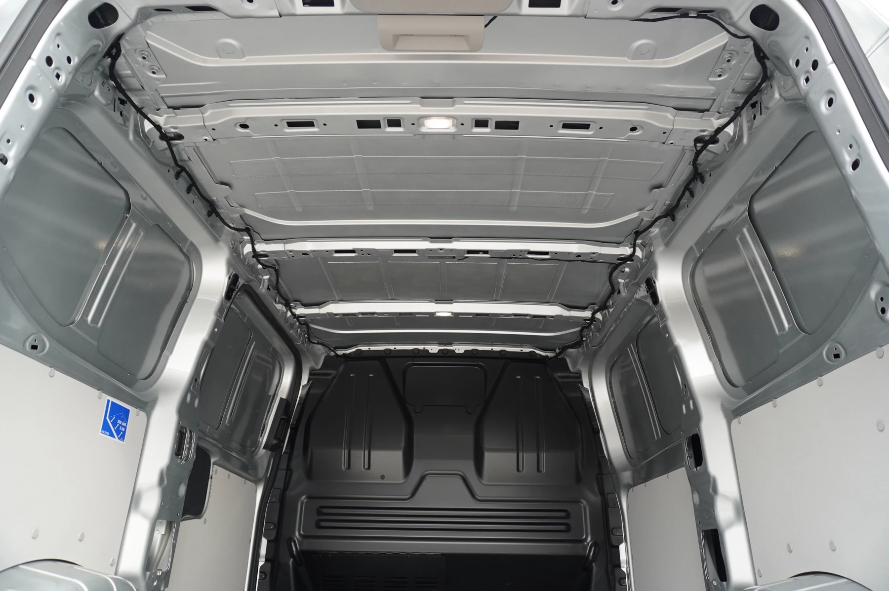 Volkswagen-Transporter-image-8