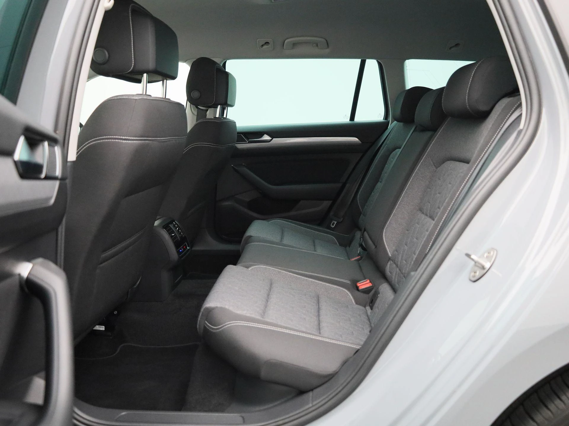Volkswagen-Passat-image-11